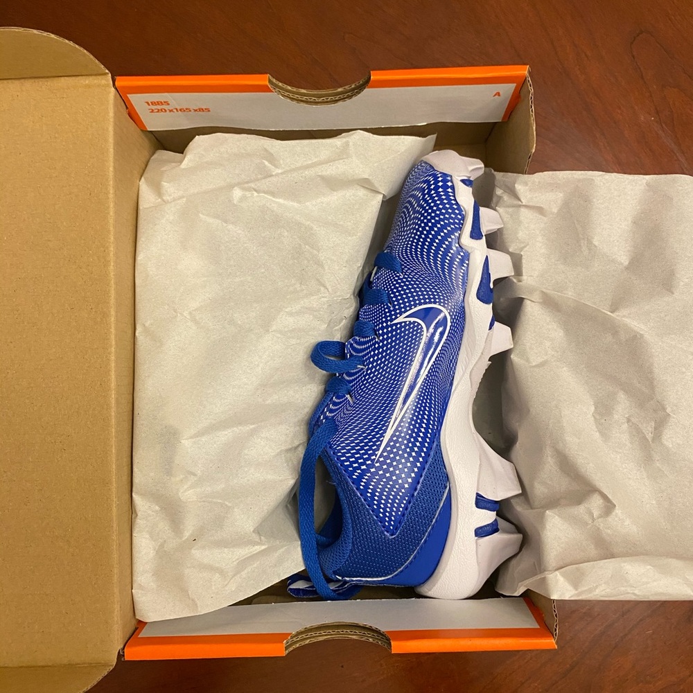 Football Cleats - Picture 6 of 6